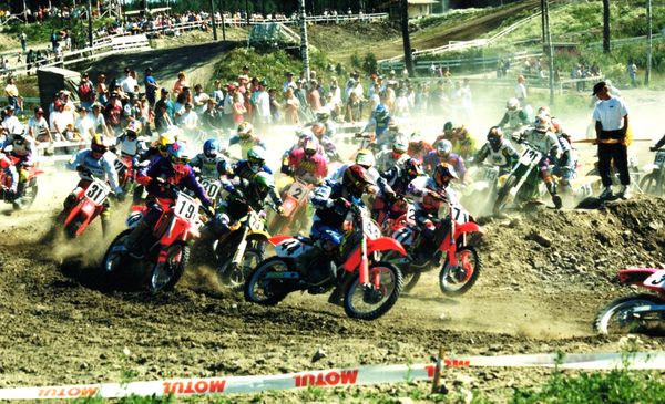 Sipoo 1995 junnu SM 125cc. Puomi on kaatunut